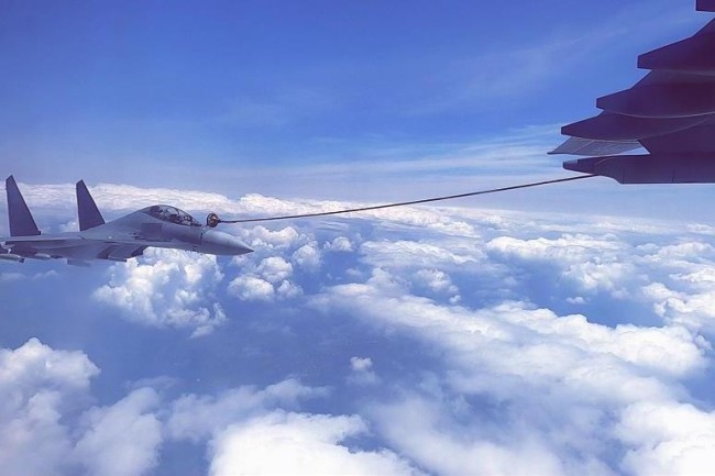 新一代空中加油机运油-20投入新时代练兵备战