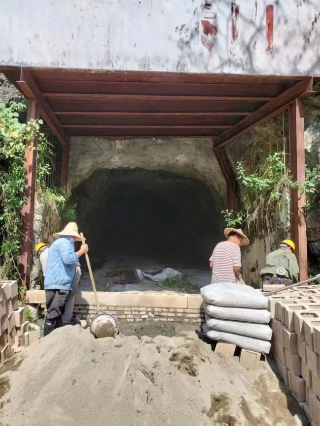 杭州废弃矿洞成网红探险地 当地连封5洞