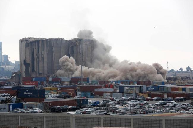 大爆炸两年后贝鲁特港口粮仓大面积垮塌