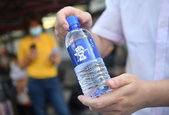 高校迎2022级新生报到