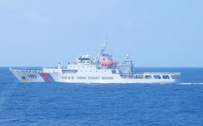 中國海警1302艦艇編隊在釣魚島領海內巡航