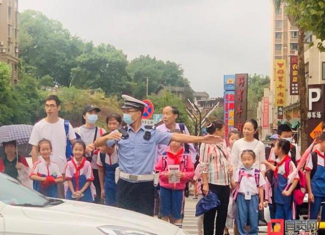 直击多地开学第一天：莘莘学子归 重返校园活力足