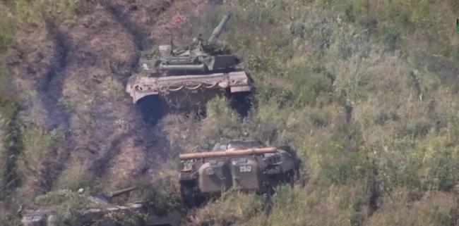 换个角度看T-72B3坦克和BMP-2步兵战车