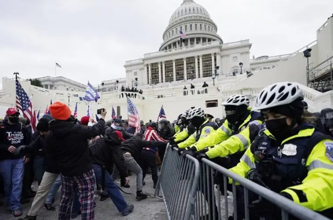 特朗普称若再次当选将考虑赦免国会大厦骚乱参与者