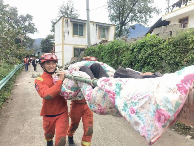 感动全网的”汶川哥哥“背后：还有一群汶川哥哥！