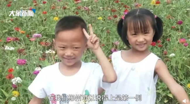 玄孙患病百岁老人含泪捧出一盒子零钱