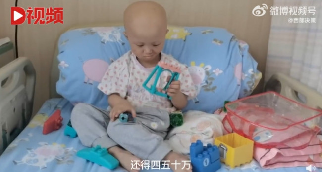 爷爷顶40度高温贱卖西瓜救重病孙女：化疗45次后复发