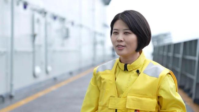 超飒!她们是辽宁舰女兵