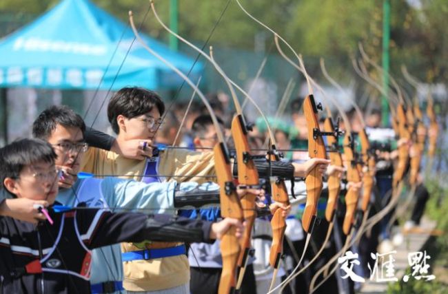 高校开设射箭课秒被抢光 舞龙舞狮和游泳课也火爆