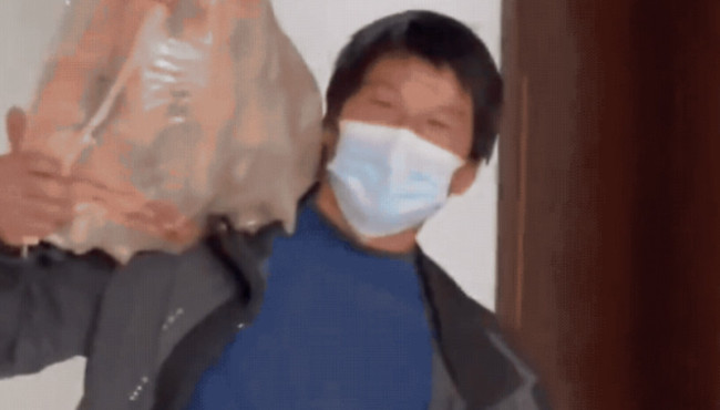 男子回应帮农户卖菜年年被送特产:10年未间断