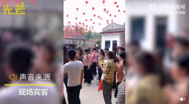 哥哥无法到场亲妹代替新郎娶嫂子：婚期没法改人可以改