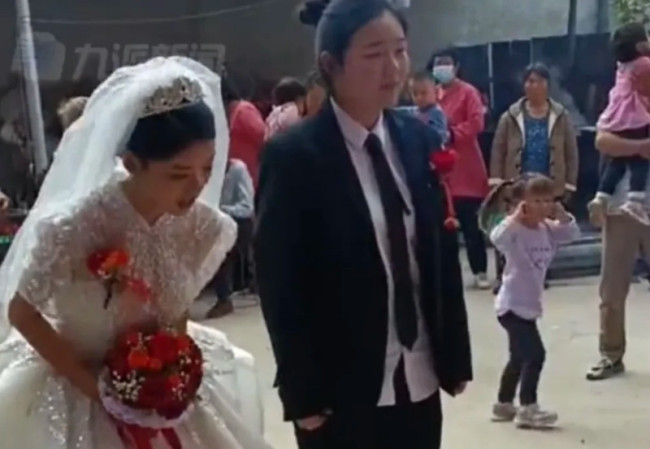 哥哥无法到场亲妹代替新郎娶嫂子：婚期没法改人可以改