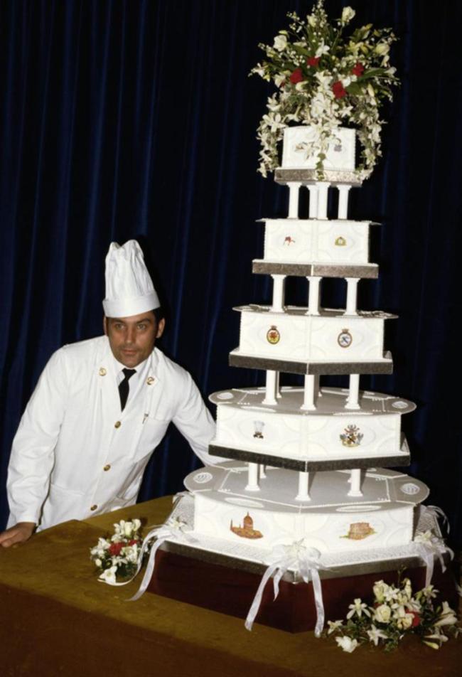 英国王结婚蛋糕将拍卖 已存放41年 看起来保存完好
