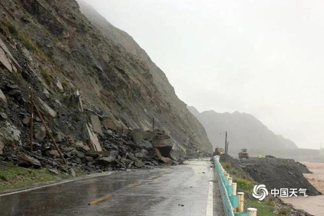 塔克拉玛干沙漠出现了众多湖泊 沙漠要变绿洲了?