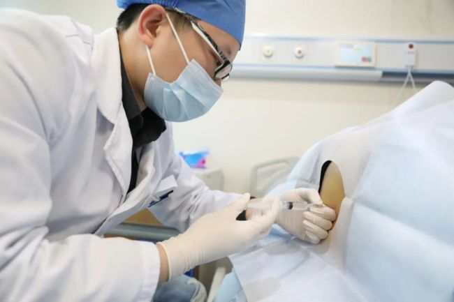 晚報|男子胃結(jié)石醫(yī)生開藥喝可樂,、長沙現(xiàn)"恐龍血"