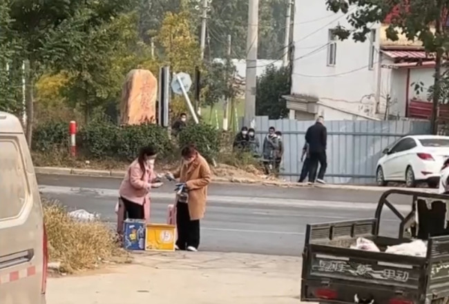 开封一店家讲述徒步返乡人群现状：很心疼