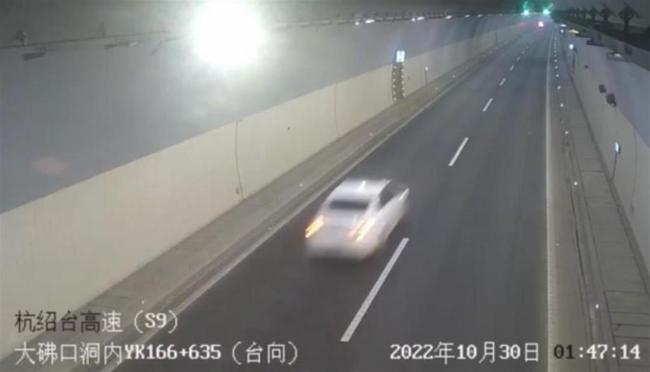 轿车定速巡航失灵 126码行驶2小时 司机绝望求助