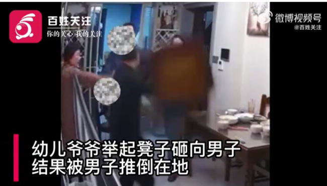 孩子被同学打伤家长上门掌掴5岁幼儿