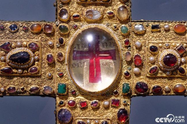 德国举办“魔石水晶”展览 展示13世纪早期物品