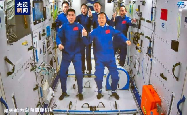 神十五顺利进驻中国空间站 6名航天员实现太空会师