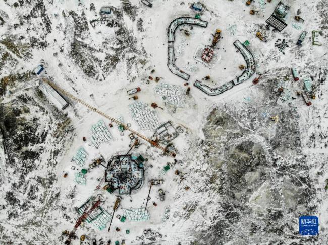 哈尔滨冰雪大世界冰建施工有序展开