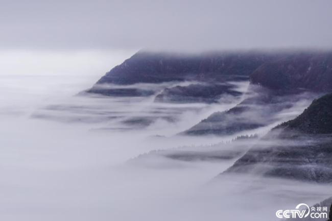 廣西桂林：雲霧彌漫天湖景區 縹緲如紗環繞山腰