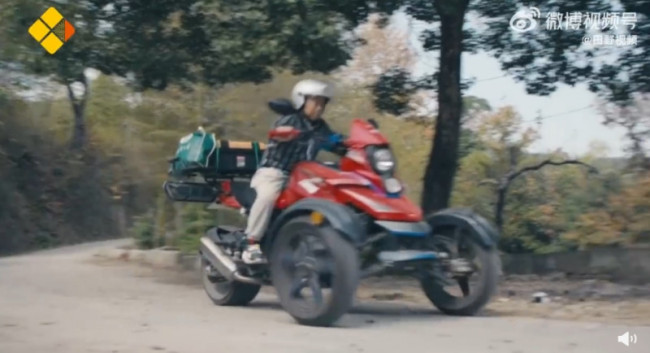 1.35米男子找工作遇挫回乡后月入过万：还受县里表扬