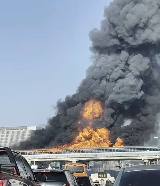 韩国高速公路突发大火，造成至少6死29伤