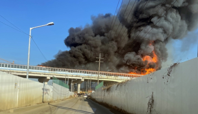 韩国高速公路突发大火，造成至少6死29伤