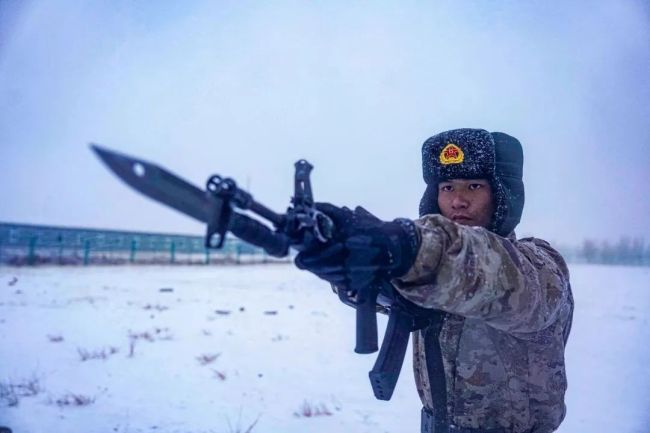 -35℃！冰天雪地中的热血军人，帅！