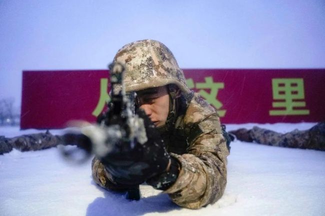 -35℃！冰天雪地中的热血军人，帅！