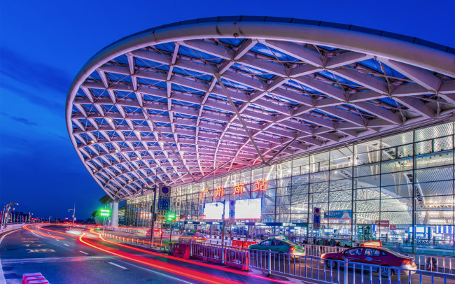 广深港高铁日出售车票上限1万张，香港至深圳、广州高铁票连续多日售罄