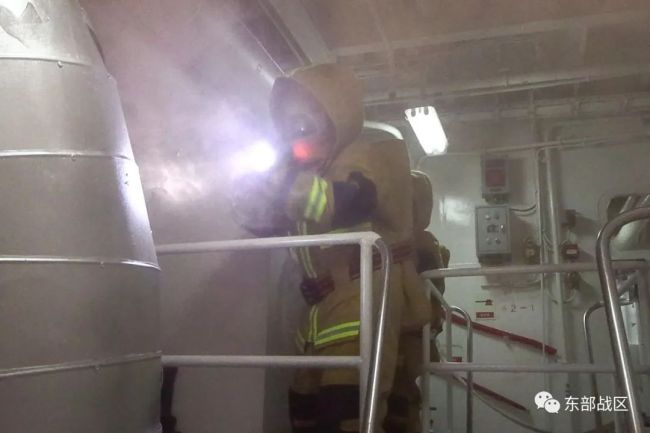 登陆舰编队,破浪出击!