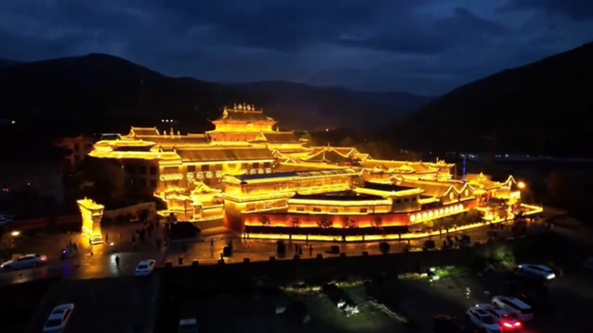 传五台山寺庙晚上不开游客砸门而入