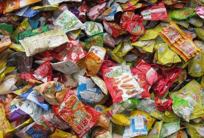 赠送的食品过期，能十倍赔偿吗？法院判了