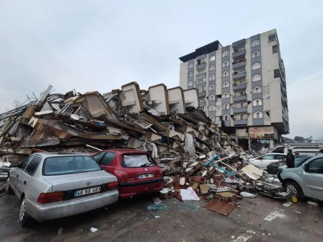 15时11分土耳其再次发生5.2级地震 ，死亡人数超5000人