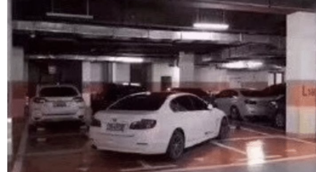 男子因车位被占怒砸车，法院判其赔偿车主损失六千余元