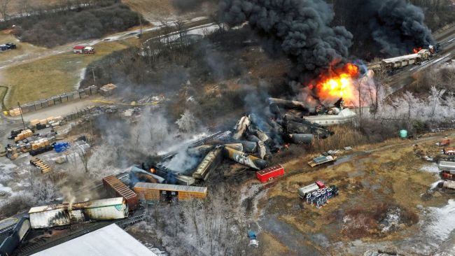 事发地大火产生的黑烟至今仍是当地居民的噩梦。（图源：社交媒体）