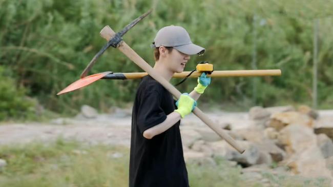 鹿晗说五哈开始都这么囧 谁的快乐又回来了？