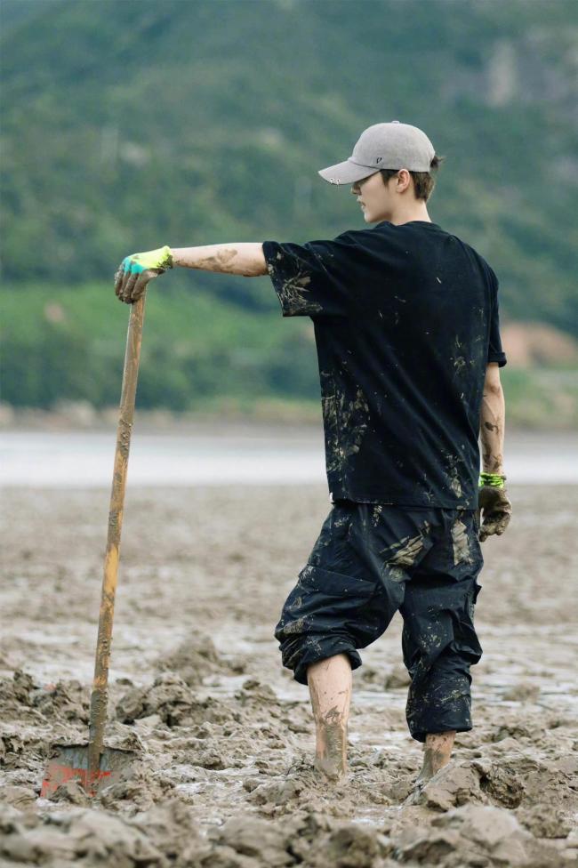 鹿晗说五哈开始都这么囧 谁的快乐又回来了？