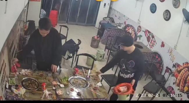 店主下班把钥匙给顾客 这点是几年的交情