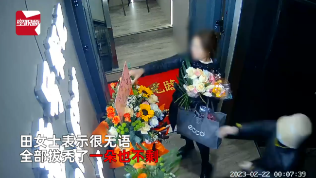 开业花篮被人拔光卖钱