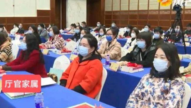 近130名厅级“一把手”配偶被忠告，落马干部妻子现场出镜忏悔