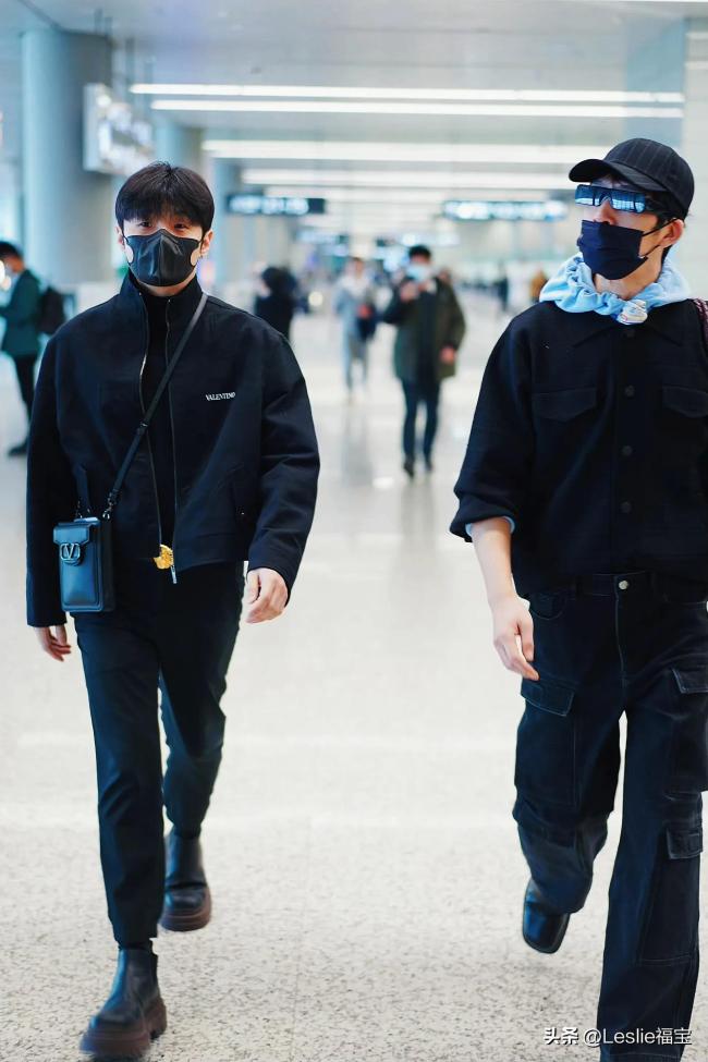 李荣浩与井柏然机场同框 网友：这是要组合出道吗？ 