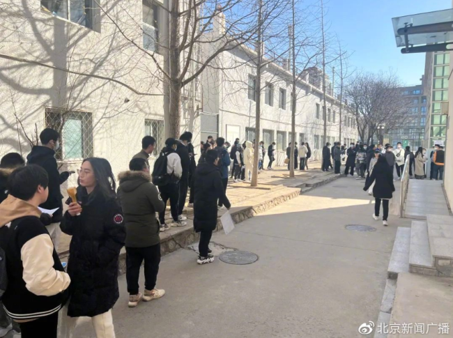 年轻人找工作不再纠结北京户口 薪资和发展前景成为首选