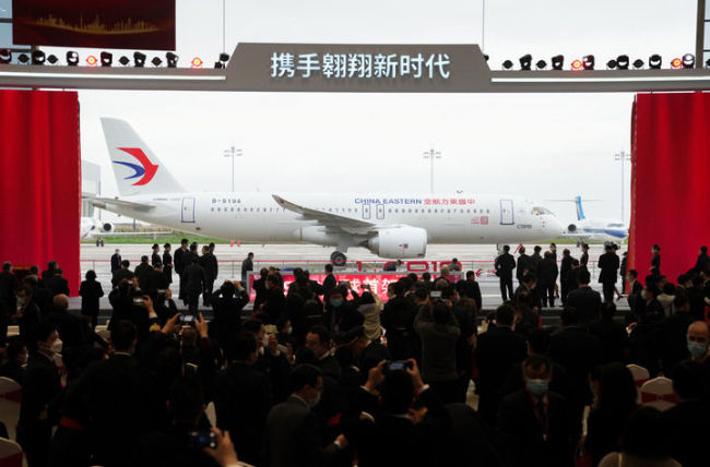 这是国产大飞机C919交付全球首家用户东航的仪式现场（2022年12月9日摄）。新华社记者丁汀摄