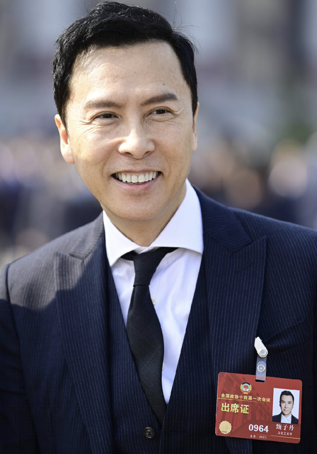 甄子丹首次现身全国两会 称要一步传递中国精神