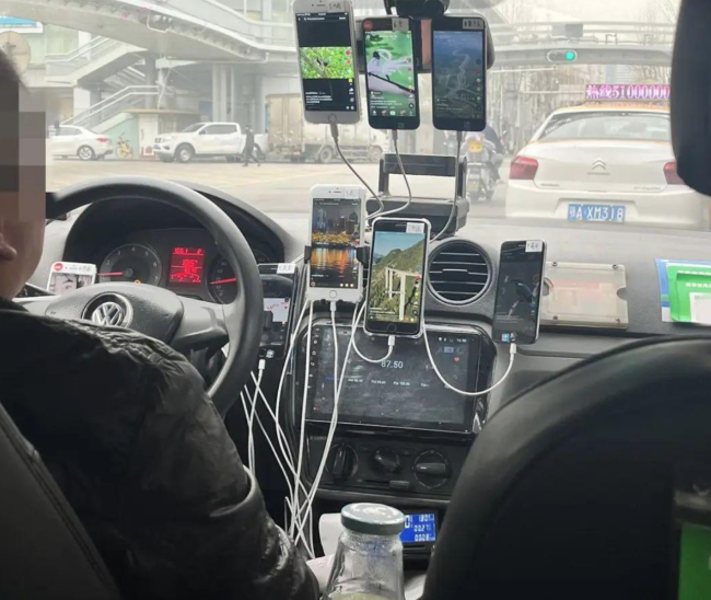 司机载客时刷视频被罚：9部手机同时刷，还点赞发评论