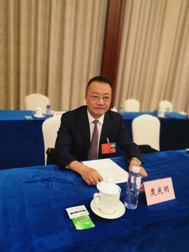 代表建议父母满65岁子女每年享陪护假、春节9天长假、高考外语降至100分