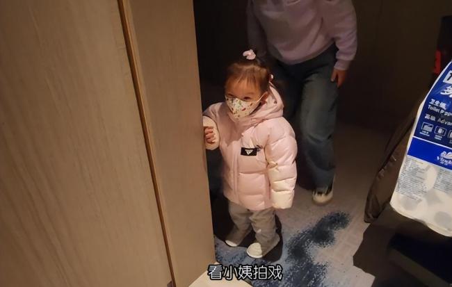 郑恺成功带小姨子进圈 网友:我也去问问我娱乐圈唯一的人脉